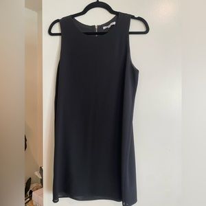 Black zipper back shift dress!